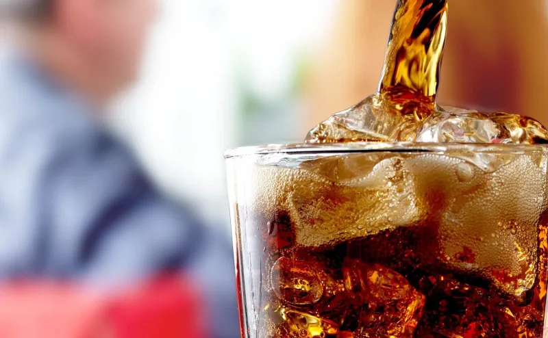 «#المشروبات_الغازيهَ».. هل تعرف لماذا تفضلها.. وما هي أضرارها؟