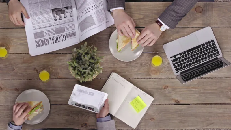 كيف تجني المال من يوتيوب أو موقعك الخاص؟ 