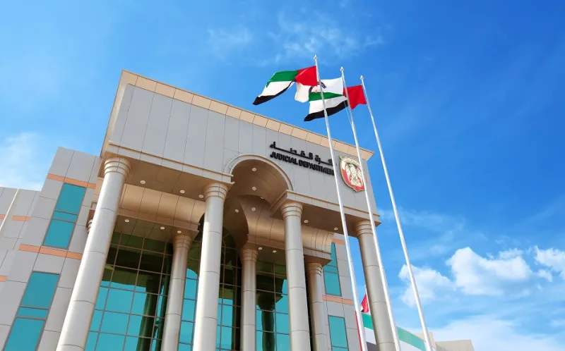 يغسل أمواله بشراء الطابعات والذهب والإبل