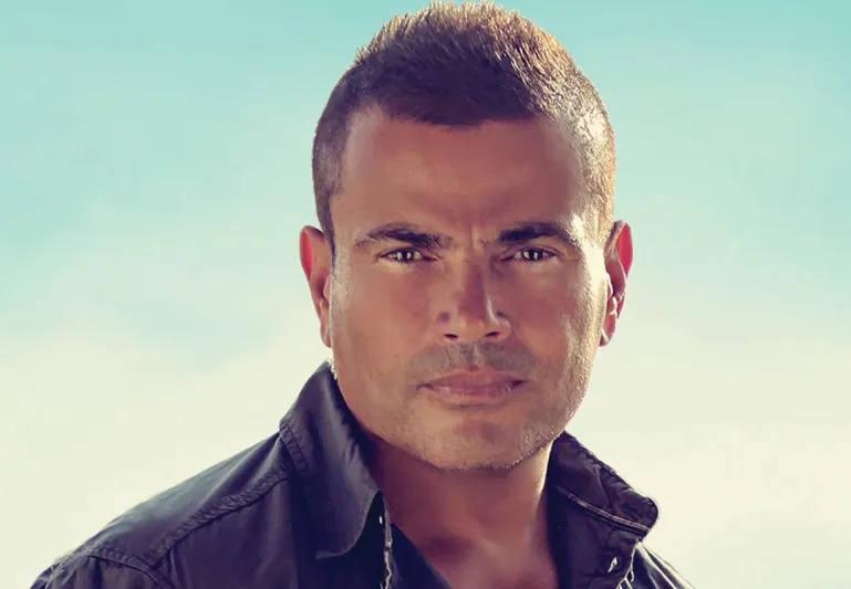 عمرو دياب مع ابنتيه أم مع دينا الشربيني صورة