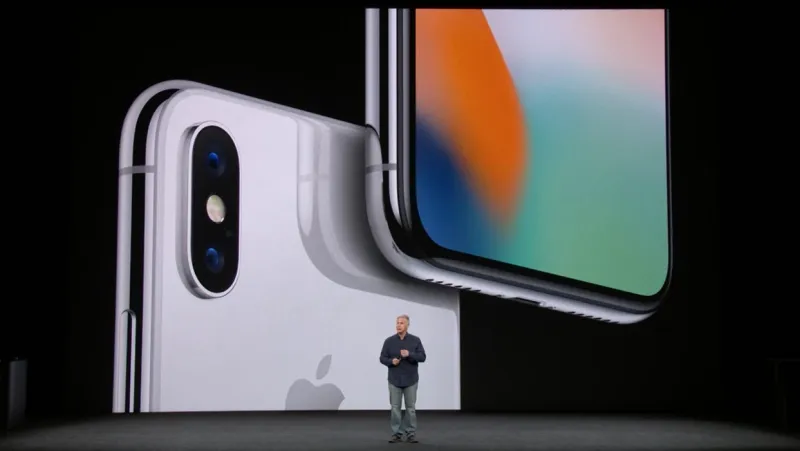 الاعلان عن الايفون X هاتف الذكرى العاشرة 