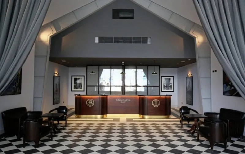 "تايتانيك" فندق ينقل زواره الى متن السفينة التاريخية!