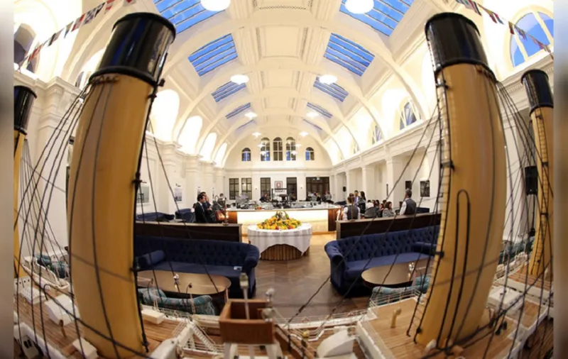 "تايتانيك" فندق ينقل زواره الى متن السفينة التاريخية!