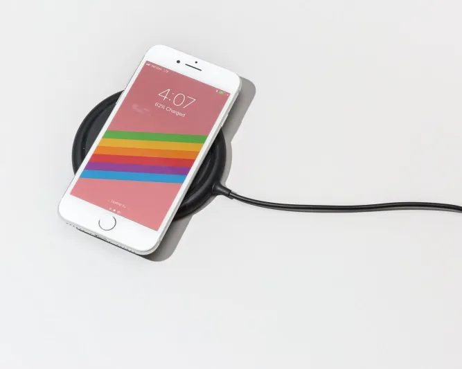 فيديو| تشريح «آيفون 8» يكشف كذبة أبل!