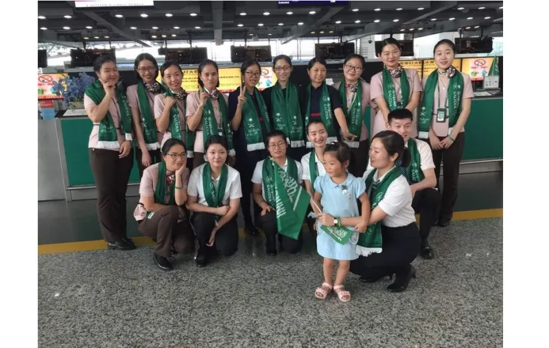 احتفال لمسافري الخطوط السعودية في مطار قوانجو الصيني بمناسبة اليوم الوطني