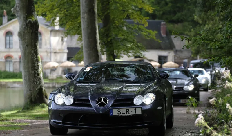 شاهد بالصور نادي خاص لمالكي «مرسيدس بنز SLR مكلارين »المميزين 