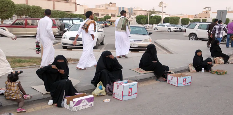 بعد انتشار الظاهرة.. لماذا يري السعوديون «#المتسولين_تشويه_لوجه_العاصمه»؟
