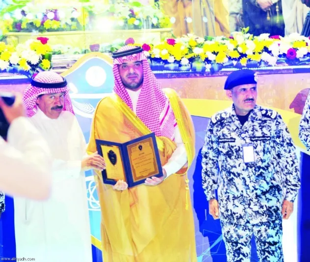 وزير الداخلية يشهد تخريج 1251 ضابطاً في كلية الملك فهد