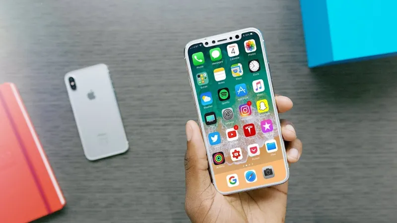 رغم فارق السعر.. 6 مميزات تدفعك لشراء iphone8  دون iphone X