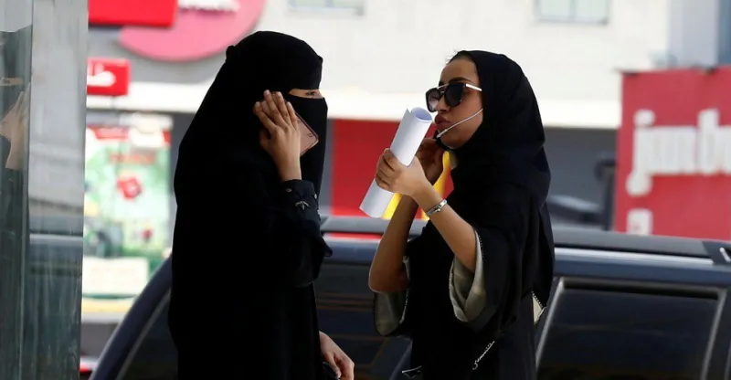 «#السماح_للجامعيات_بالجوال».. والتطبيق بدءً من الغد 