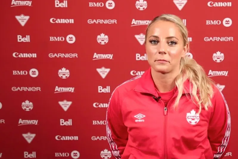 شاهد|حسناء كندية تتفوق على ميسي ورونالدو بمهاراتها