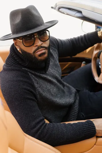 قبعة الفيدورا.. مفتاح الرجل العصري للتميّّز!