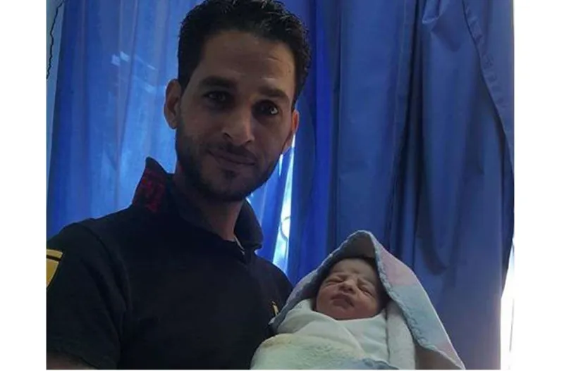 أصغر جد في الوطن العربي أردني عمره 33 عاماً