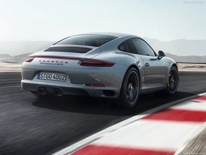 بورش 911 GTS.. قوة أكبر لأداء أعلى