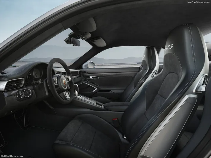 بورش 911 GTS.. قوة أكبر لأداء أعلى