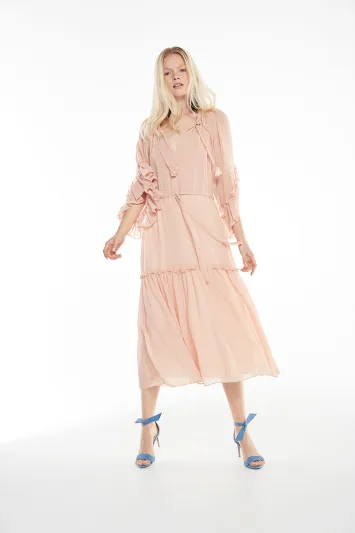 «بلومينغديلز» يستعرض تشكيلات علاماته الجديدة لموسم خريف وشتاء 2017