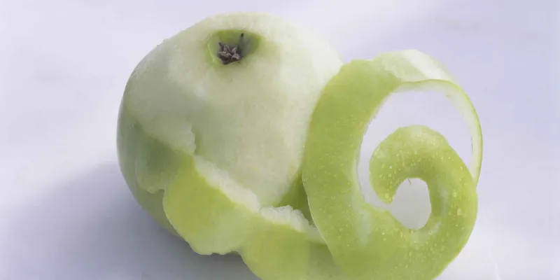 هل ترمي هذه الأجزاء من الفواكه والخضروات؟.. خسرت الكثير من الفوائد !