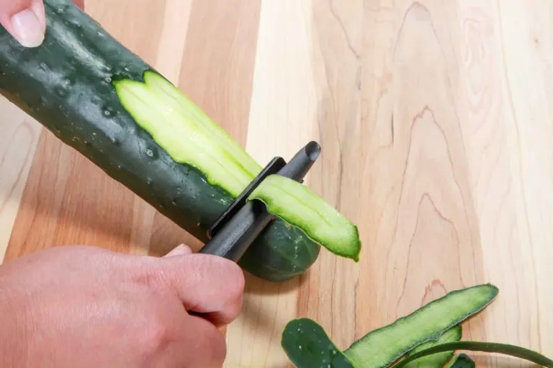 هل ترمي هذه الأجزاء من الفواكه والخضروات؟.. خسرت الكثير من الفوائد !