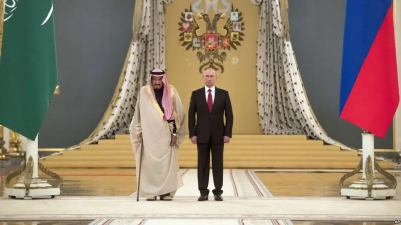 فيديو| منح الملك سلمان الدكتوراه الفخرية من روسيا.. ويمازح الحضور «أنا الآن الدكتور سلمان»