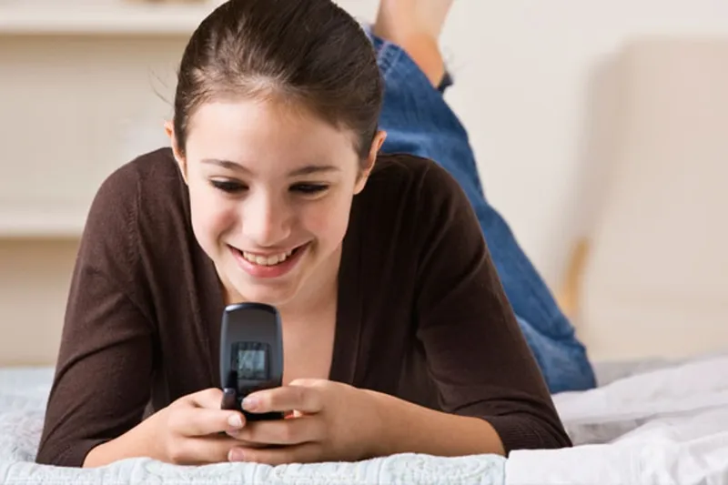 شابة تصاب بالعمى بسبب لعبة جوال