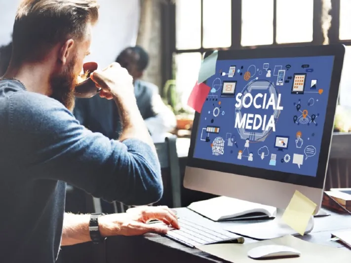 هل تستخدم مواقع التواصل في البحث عن وظيفة؟.. إليك 5 نصائح هامة