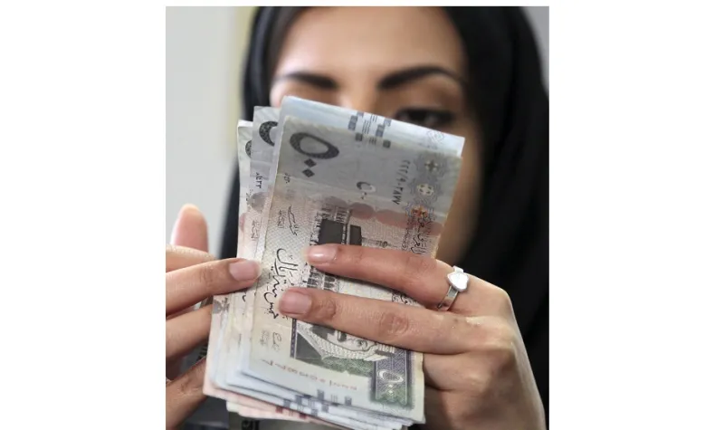 جدة الإطاحة بطالبتَيْن جامعيتَيْن عُثر بحوزتهما على 2000 ريال مزورة