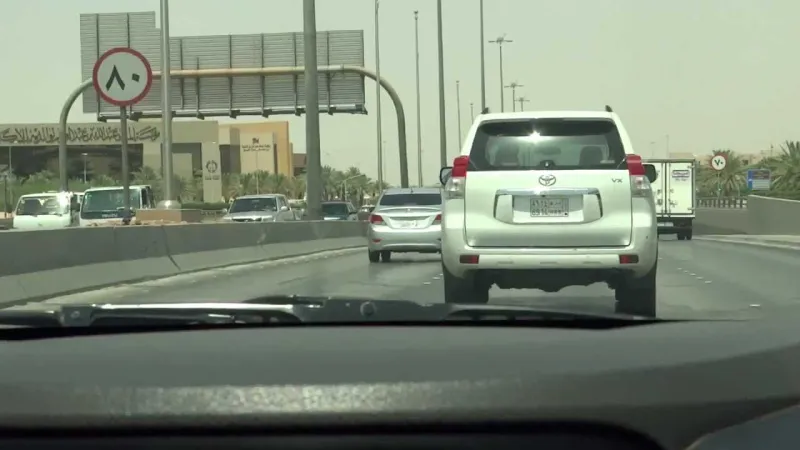 القبض على ثلاثة أشخاص اعتدوا على مواطن بطريق الأحساء