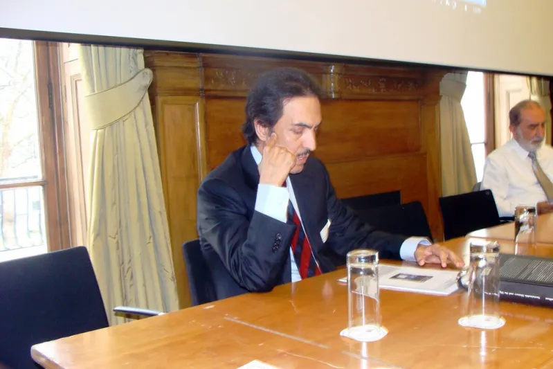 الفيلسوف والعالم والجراح السعودي نايف الروضان.. قصة نجاح مبهرة 