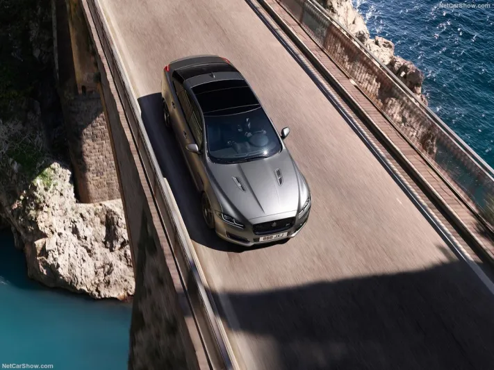 شاهد| جاغوار XJR.. متعة القيادة بانسيابية مذهلة !