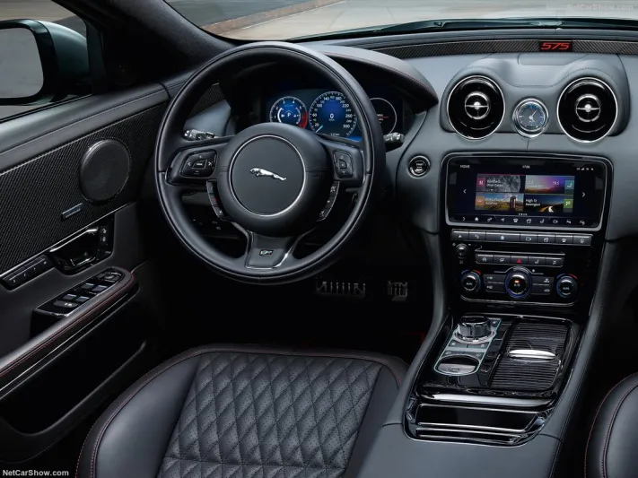 شاهد| جاغوار XJR.. متعة القيادة بانسيابية مذهلة !