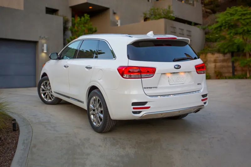 كيا سورينتو 2018.. تجمع بين الاداء العالي والتصميم الجذاب