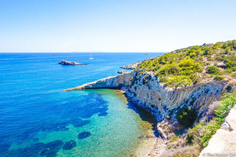 اكتشف سحر إيبيزا الكلاسيكي.. أروع حصن حجري في العالم