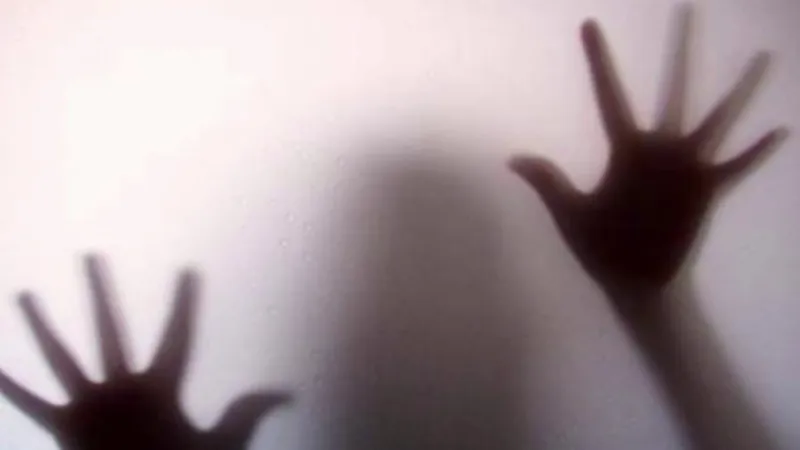 في جريمة بشعة ثلاثة شبان يغتصبون مسنة معاقة