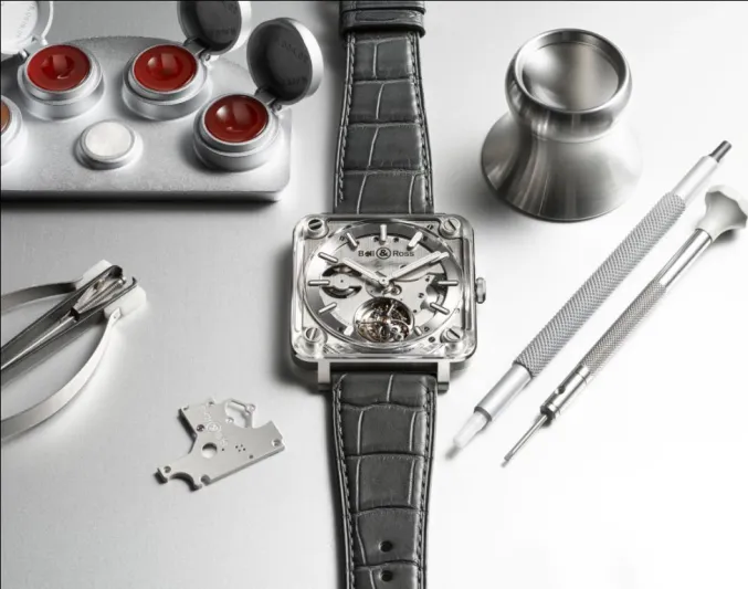 فيديو| لعشاق الساعات رفيعة الذوق.. bell &ross تطرح 99 قطعة فقط من BR-X2