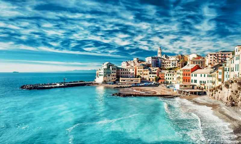 بوليا.. شواطئ تجسد سحر الجنة الإيطالية