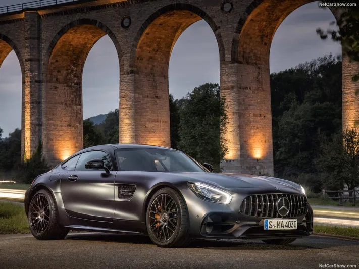 الإصدار 50 من مرسيدس بنز AMG GT C.. سحر لا يقاوم
