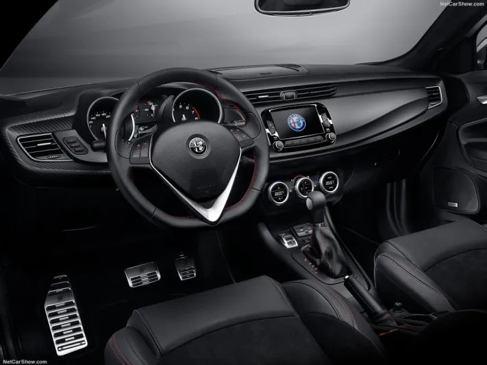 ألفا روميو جيوليتا 2017 توصيف رياضي أكثر جرأة لسيارة عائلية