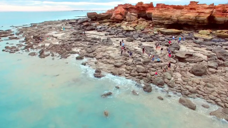 بروم.. تعرف علي عاصمة اللؤلؤ التى تجذب ملايين الغواصين