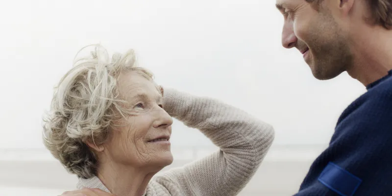 «#كلمه_مشهوره_لوالدتك».. مغردون يمزحون: «ما فيك خير .. وما عرفت أربي» !