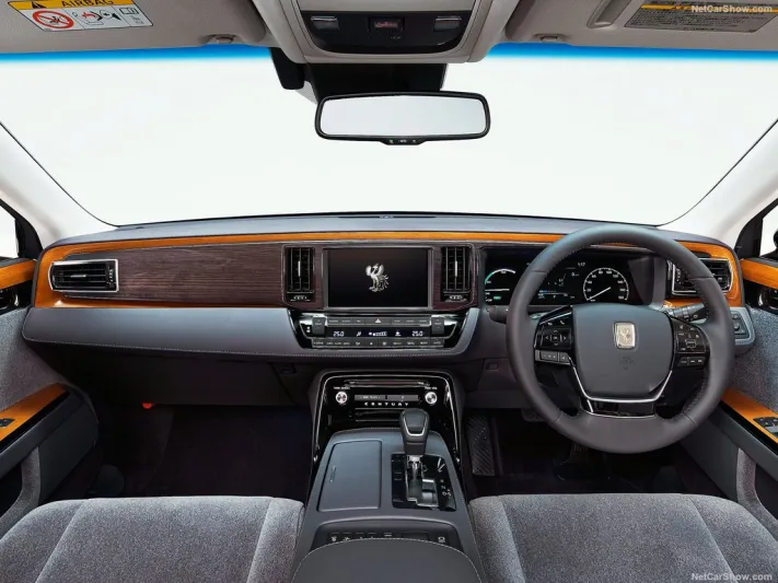 تويوتا Century 2018.. مظهر كلاسيكي بروح العصر