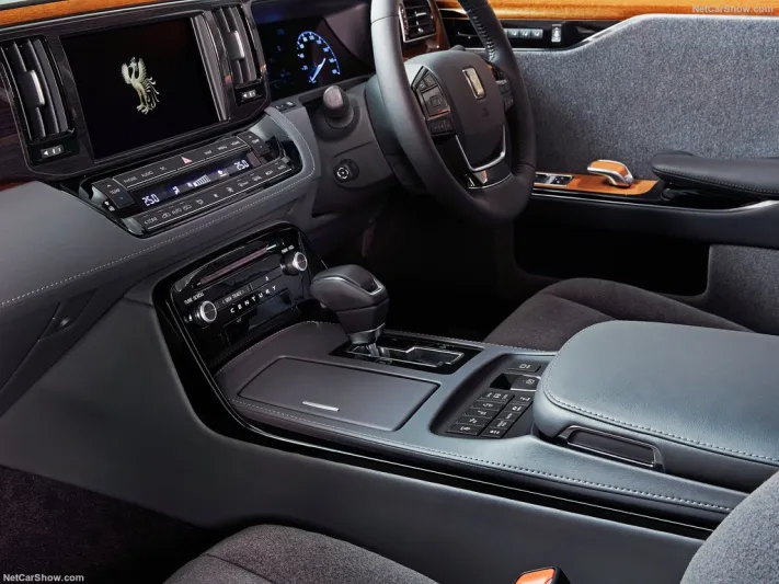 تويوتا Century 2018.. مظهر كلاسيكي بروح العصر