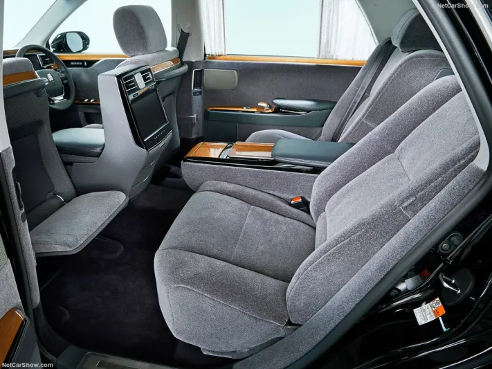 تويوتا Century 2018.. مظهر كلاسيكي بروح العصر