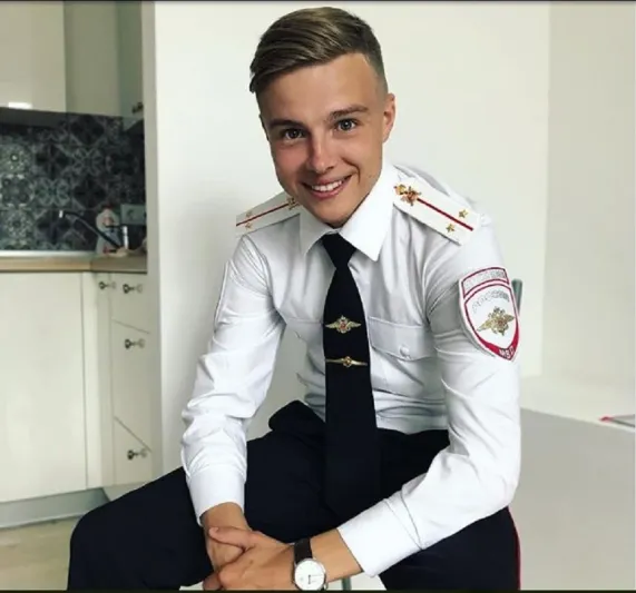 شرطي روسي يخطف القلوب عبر انستغرام !