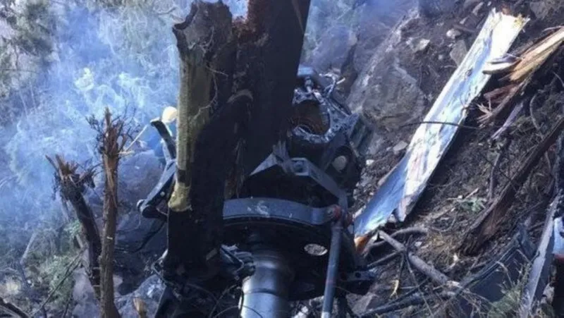 صور| حطام طائرة الأمير منصور بن مقرن المنكوبة