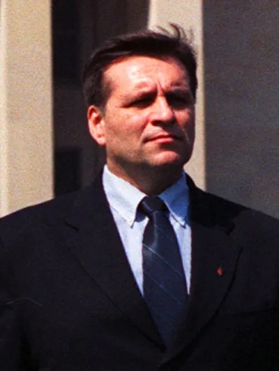 حوادث طائرات راح ضحيتها حكام ومشاهير