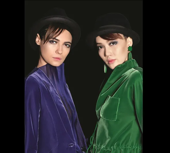 اطلالة انثوية خلابة مع الأسود الخاصّ بأرماني في مجموعة Runway Collection اطلالة انثوية خلابة مع الأسود الخاصّ بأرماني في مجموعة Runway Collection