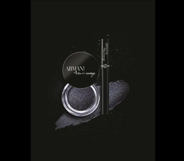 اطلالة انثوية خلابة مع الأسود الخاصّ بأرماني في مجموعة Runway Collection اطلالة انثوية خلابة مع الأسود الخاصّ بأرماني في مجموعة Runway Collection