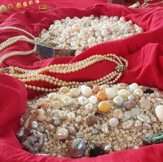 كيف وثق رجل الأعمال مصطفى الفردان مهنة الغوص في بيته !