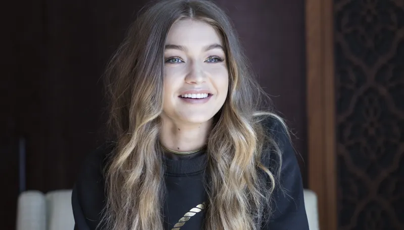 جيجي حديد تدافع عن الحجاب !