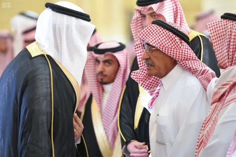 فيديو|  أداء الصلاة على الأمير منصور وتشييع جنازته